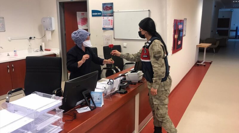 Kahramanmaraş'ta Jandarma'dan Sağlık Çalışanlarına Ziyaret